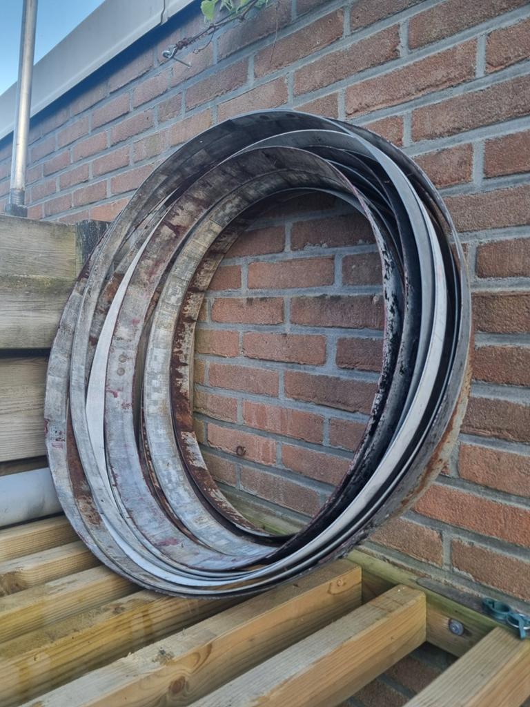 Partij van +/- 18 ringen van wijn/whiskyvaten/regentonnen, Ophalen
