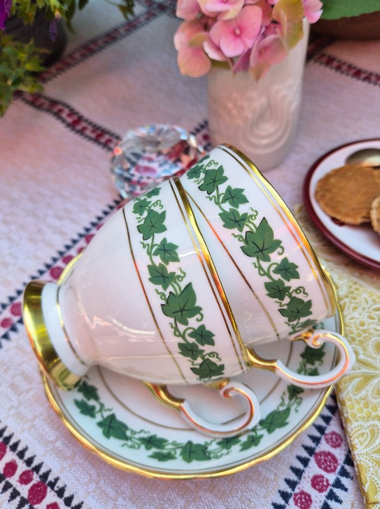 Tuscan green ivy 2x thee- koffie koppen met schotels 1940., Ophalen of Verzenden