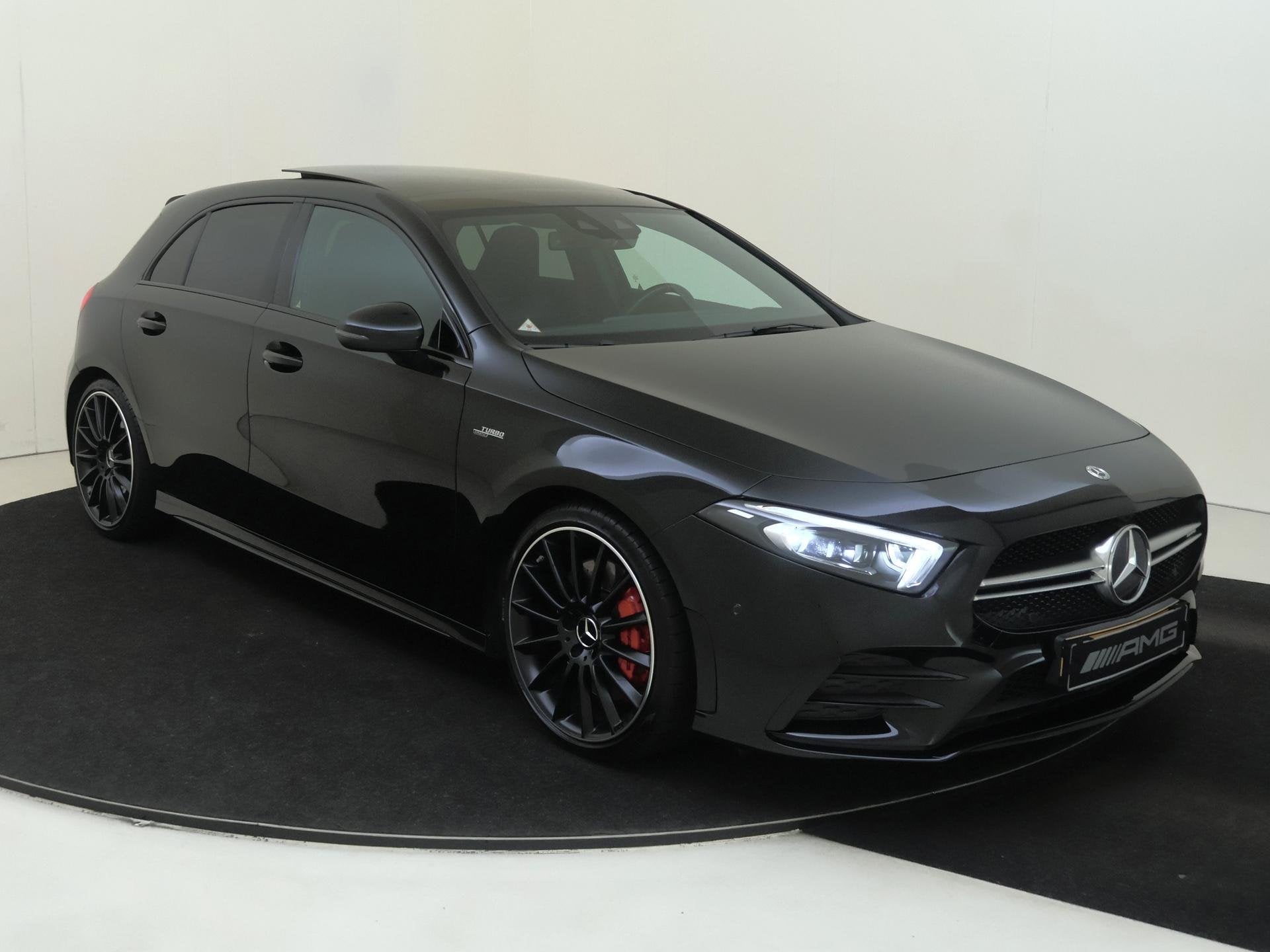 Mercedes-Benz A-klasse AMG 35 4MATIC / Panoramadak/ Night/ 1, Auto's, Mercedes-Benz, Automaat, 4 cilinders, Leder en Stof, Zwart