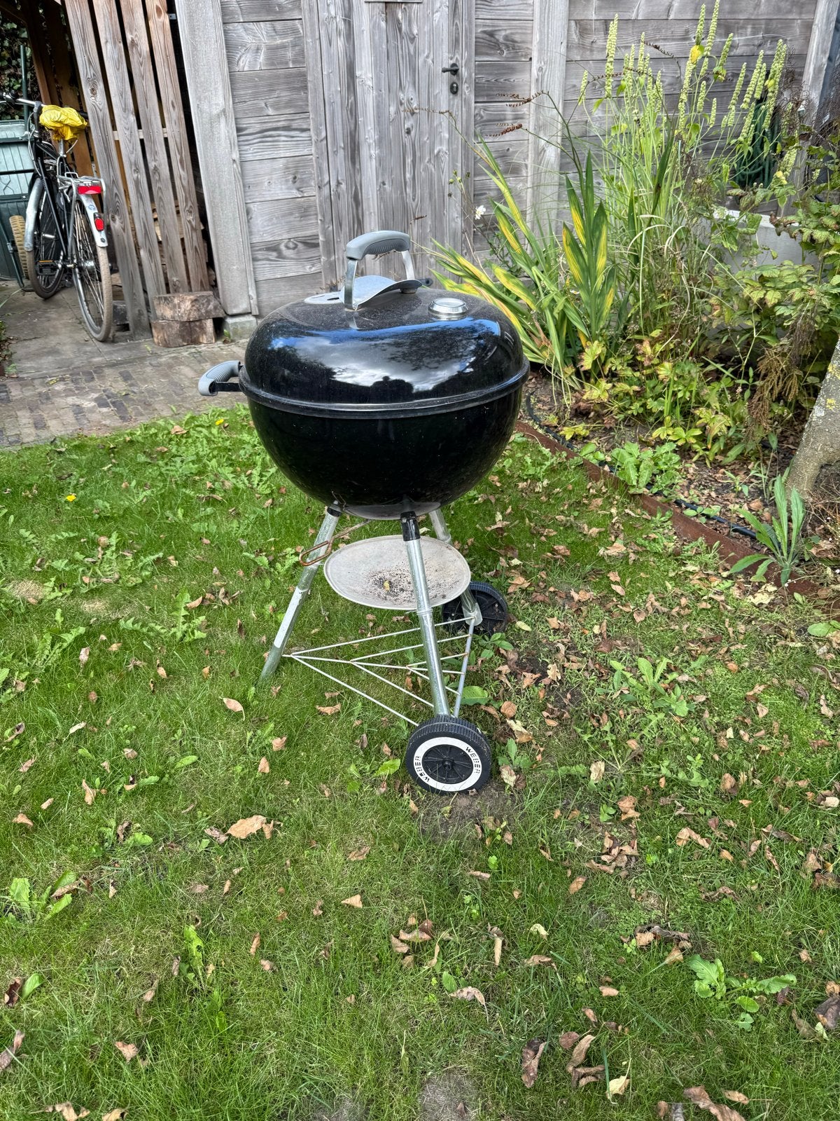 Zwarte Weber Barbecue op wielen - Gebruikt, Ophalen, Gebruikt