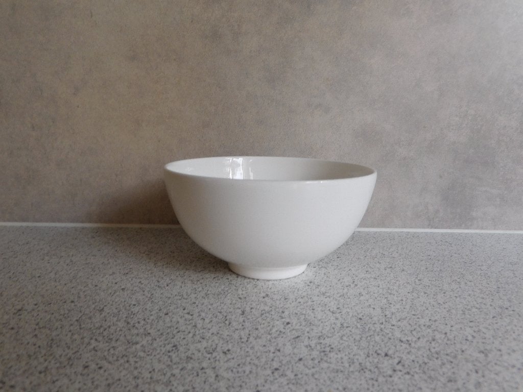 Kom 11x6 cm. Wit Royal Doulton, Overige merken, Ophalen of Verzenden, Zo goed als nieuw, Kom(men)