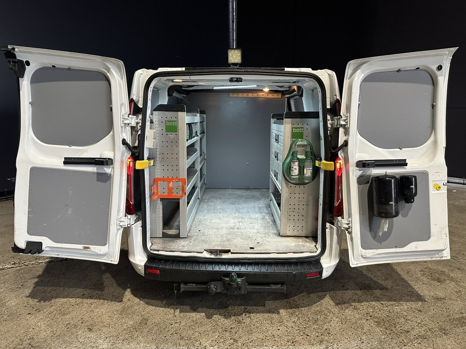 Ford Transit Custom 2.0 TDCI L1H1 Inrichting Euro6 Airco | C, Voorwielaandrijving, Dealer onderhouden, Stof, 4 cilinders