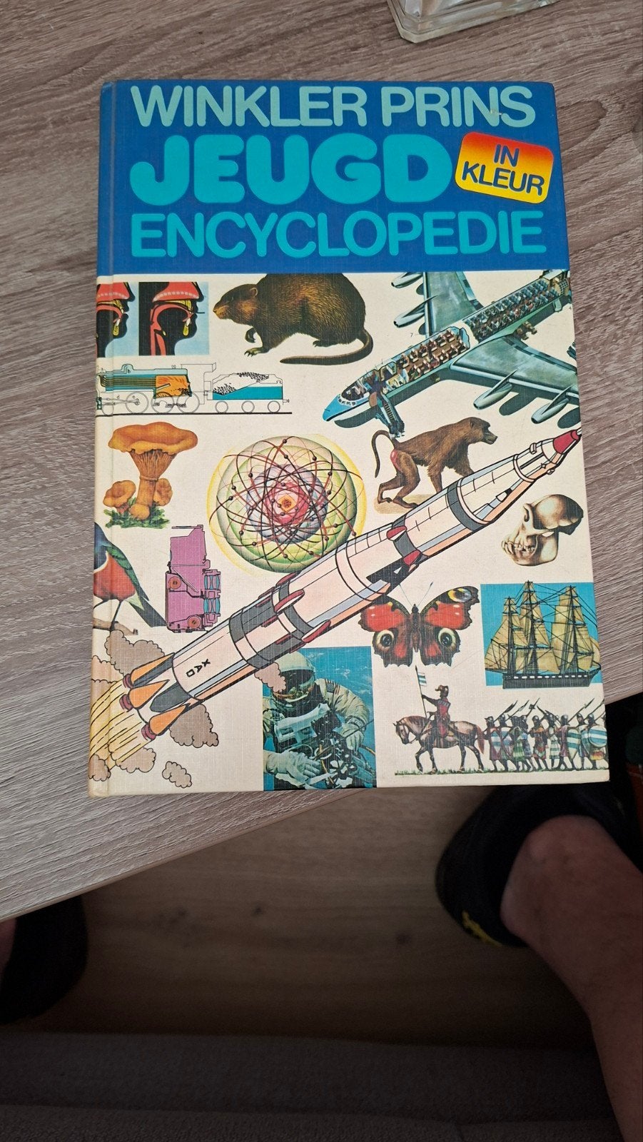 Winkler Prins Jeugd Encyclopedie uit 1980 - Redelijke staat, Gelezen, Ophalen of Verzenden, Los deel, Algemeen