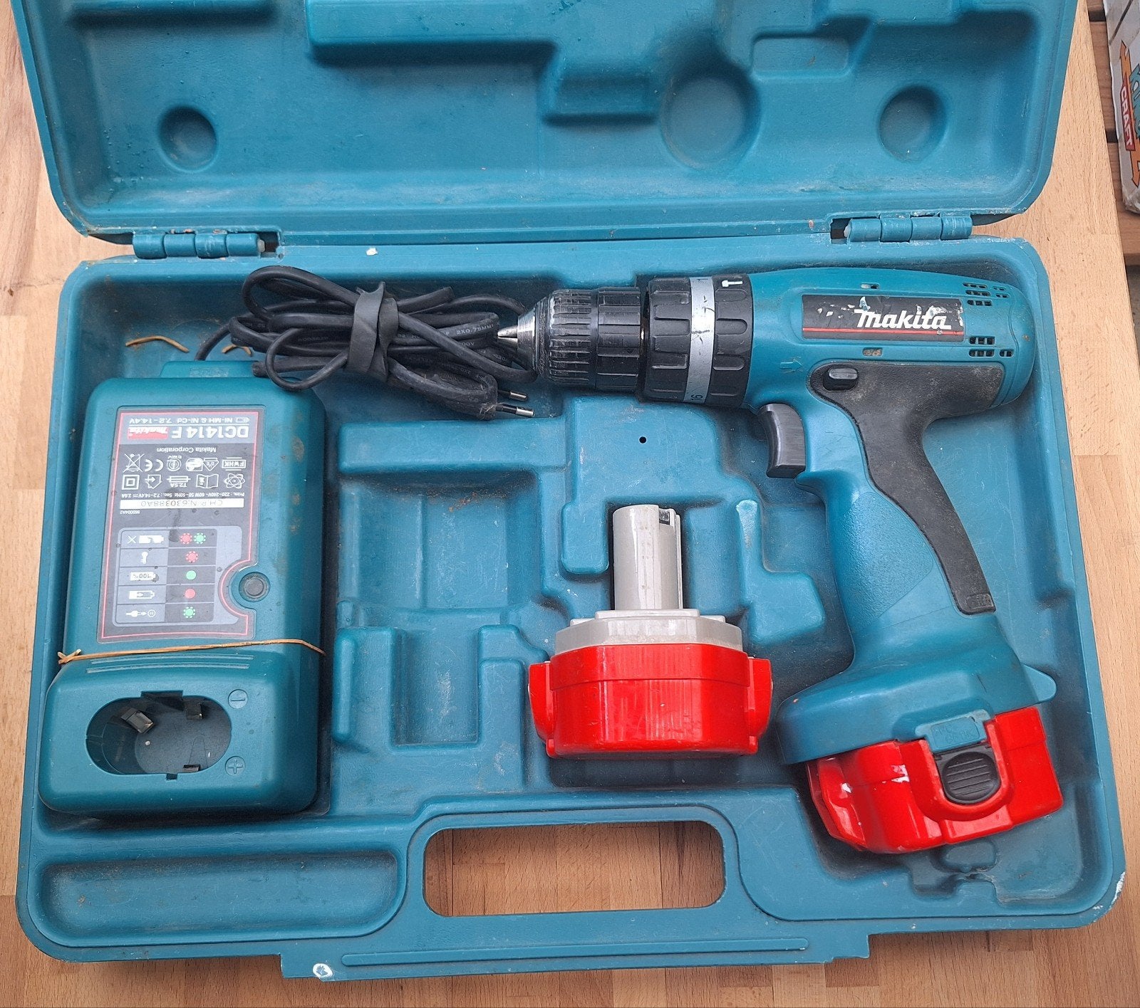 Makita Boor- en Schroefmachine met Lader en Accu, Ophalen of Verzenden, Gebruikt, Minder dan 400 watt, Boor- en Schroefmachine
