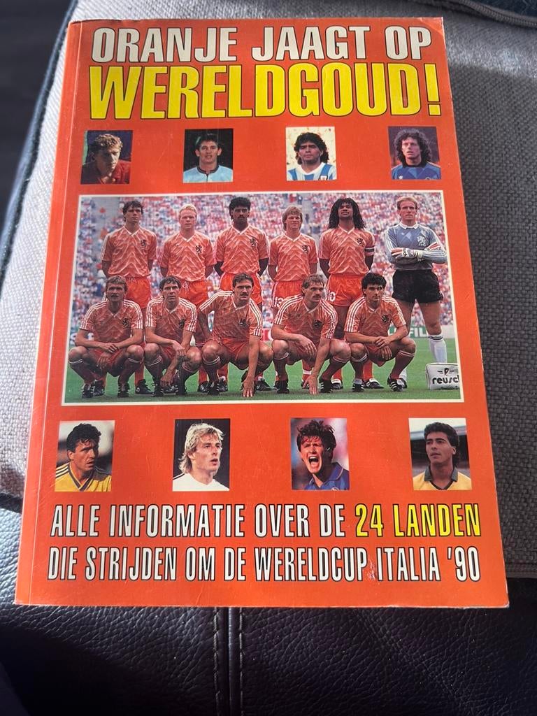 Oranje jaagt op Wereldgoud italie 1990, Boeken, Ophalen of Verzenden, Zo goed als nieuw, Balsport