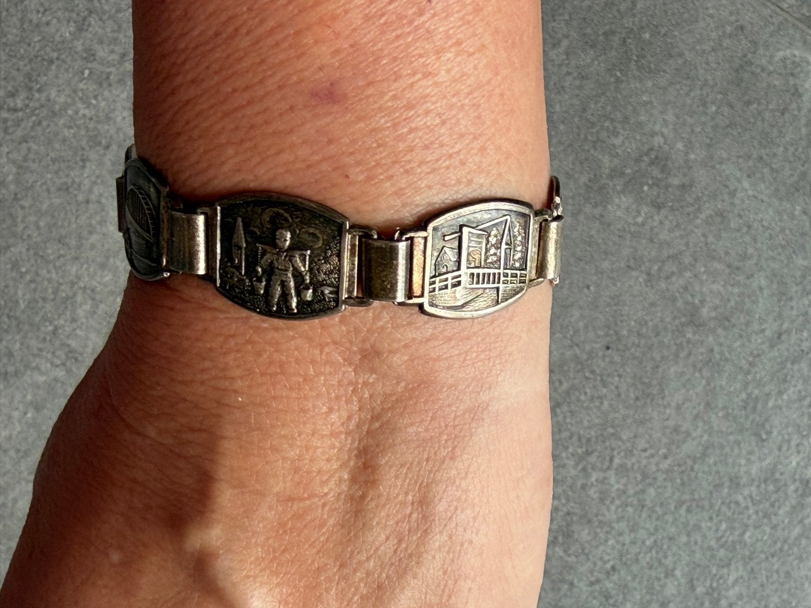 Vintage zilveren armband met Nederlandse taferelen, Ophalen of Verzenden, Gebruikt, Zilver