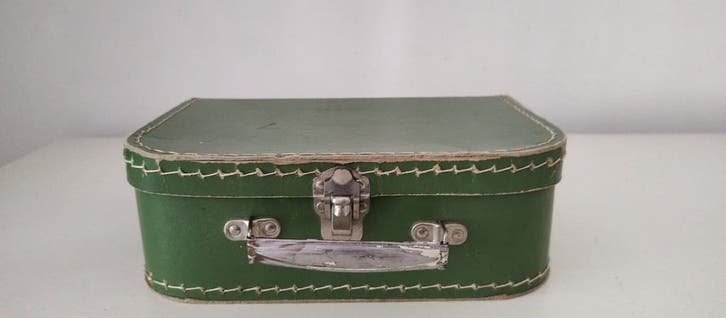 K730 VINTAGE jaren 60 kinderkoffer van geperst karton groen, Overige materialen, Gebruikt, Onbekend, Minder dan 50 cm