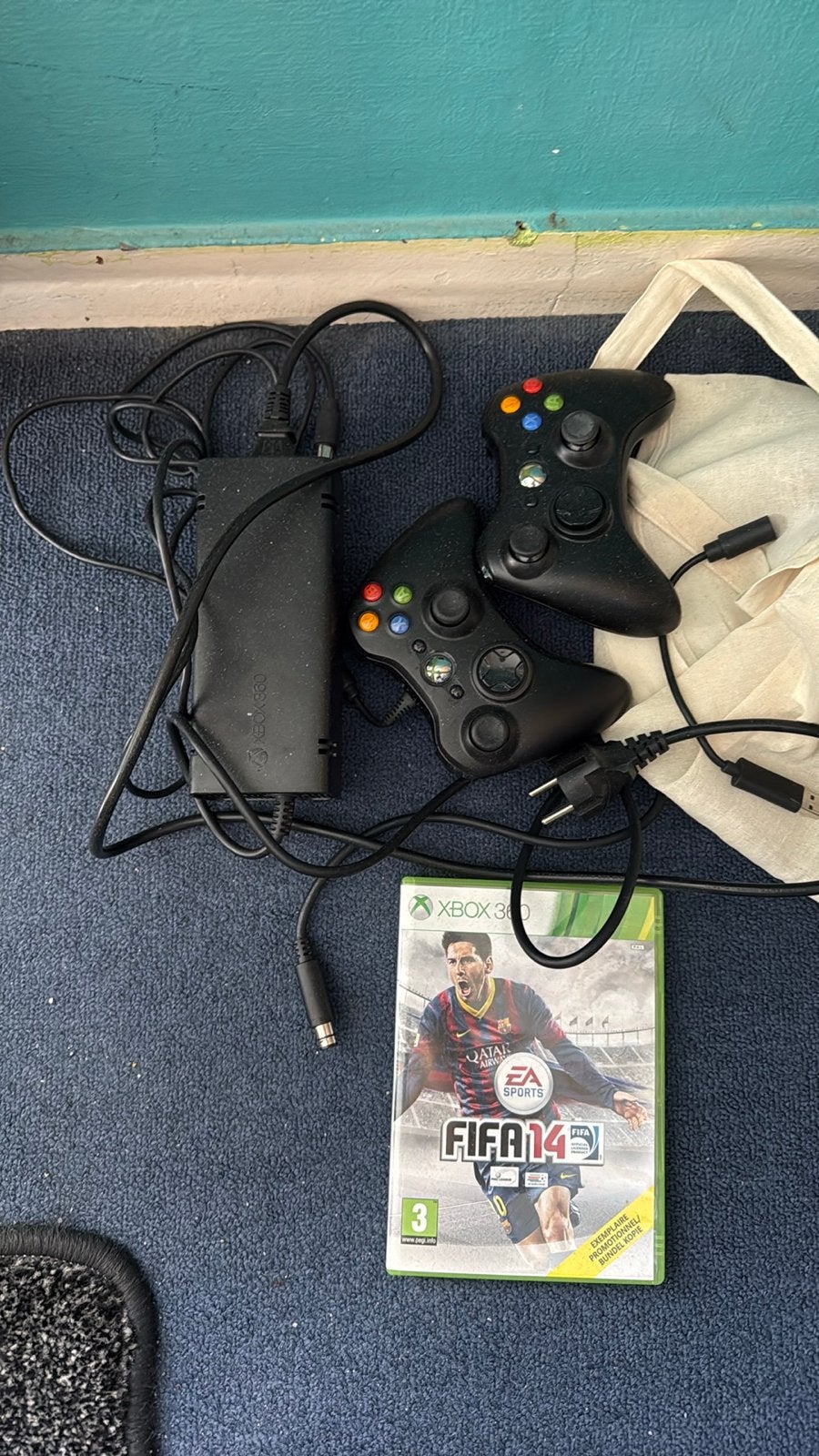 Xbox 360 E compleet met FIFA 14, Spelcomputers en Games, Games | Xbox 360, Ophalen, Gebruikt, Gekoppelde computers, Overige genres
