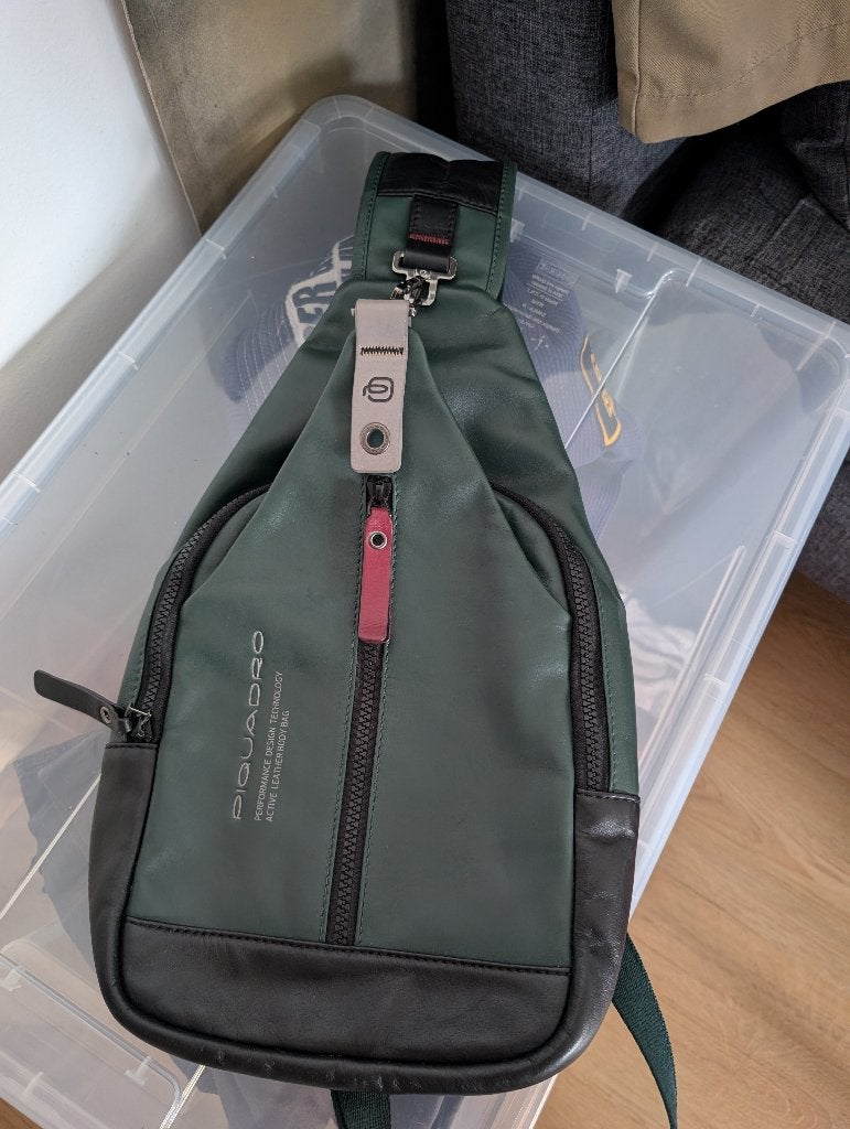 Piquadro sling leather body bag, Zo goed als nieuw, Leer, Groen, Ophalen