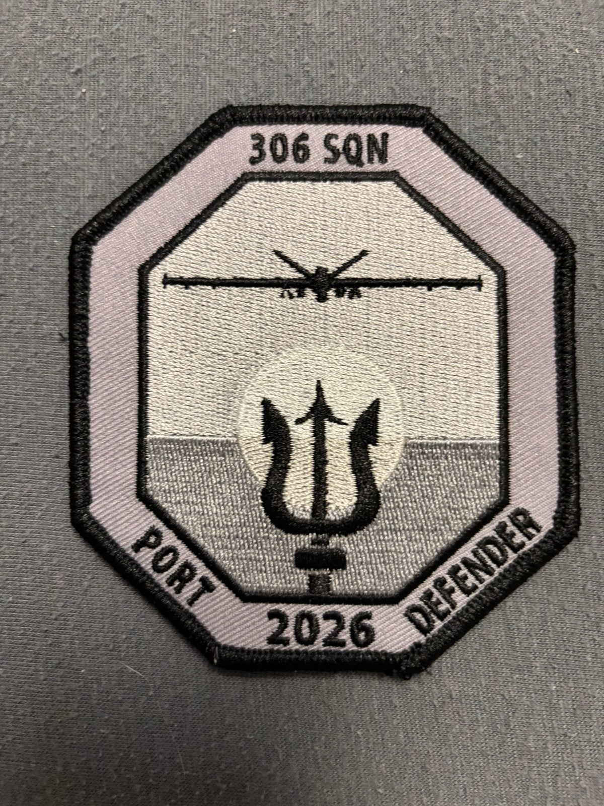 Embleem 306 SQN reapers port defender 2026, Verzenden, Luchtmacht, Nederland, Embleem of Badge