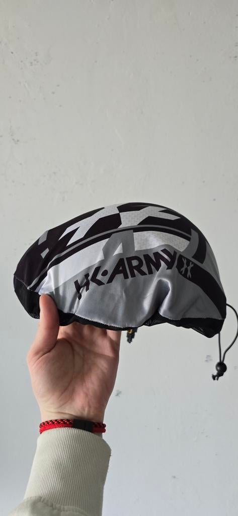 Zwarte airsoft helm met cover, Ophalen