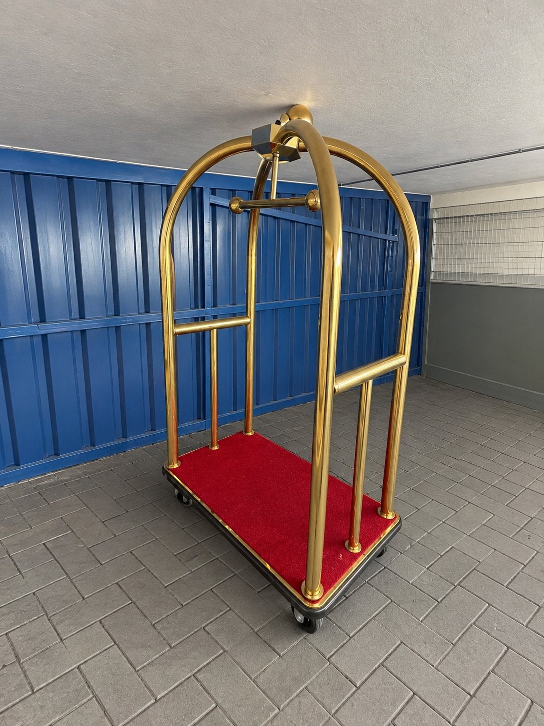 Hotel luggage carrier, Ophalen of Verzenden