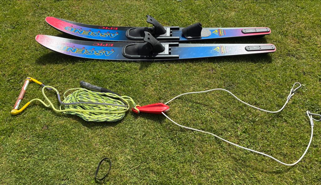 Waterski's Ascend Epic met skitouw, Watersport en Boten, Waterski's, Met skitouw, Waterski's, Zo goed als nieuw, 160 cm of meer