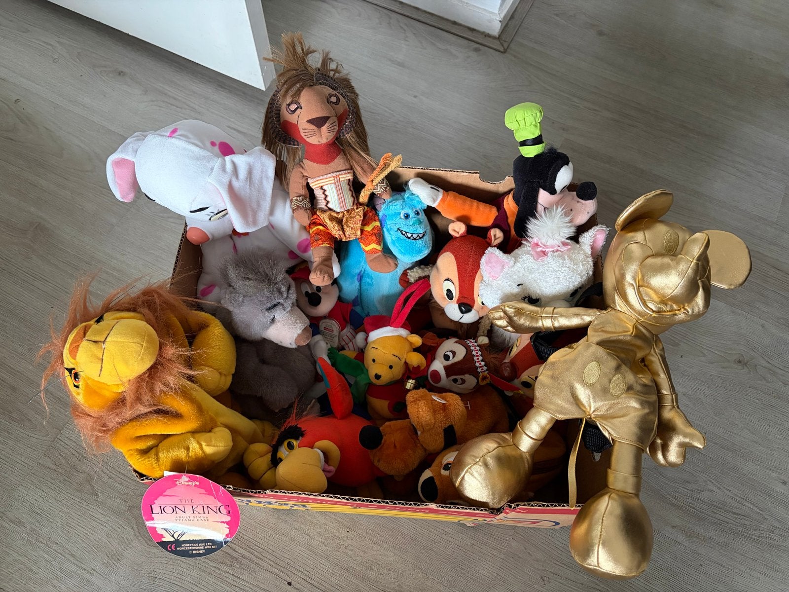 Grote doos met diverse Disney knuffels, Gebruikt, Disney, Overige typen, Ophalen of Verzenden