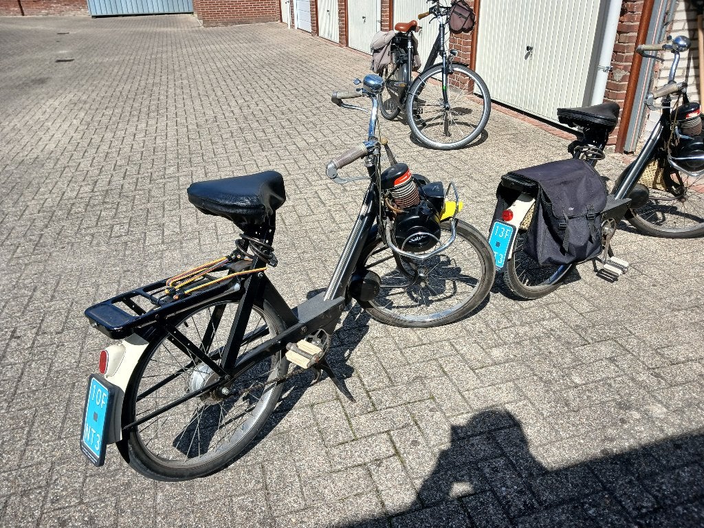 Foto 3 van 2 x Solex bromfietsen - Klassieke Franse charme