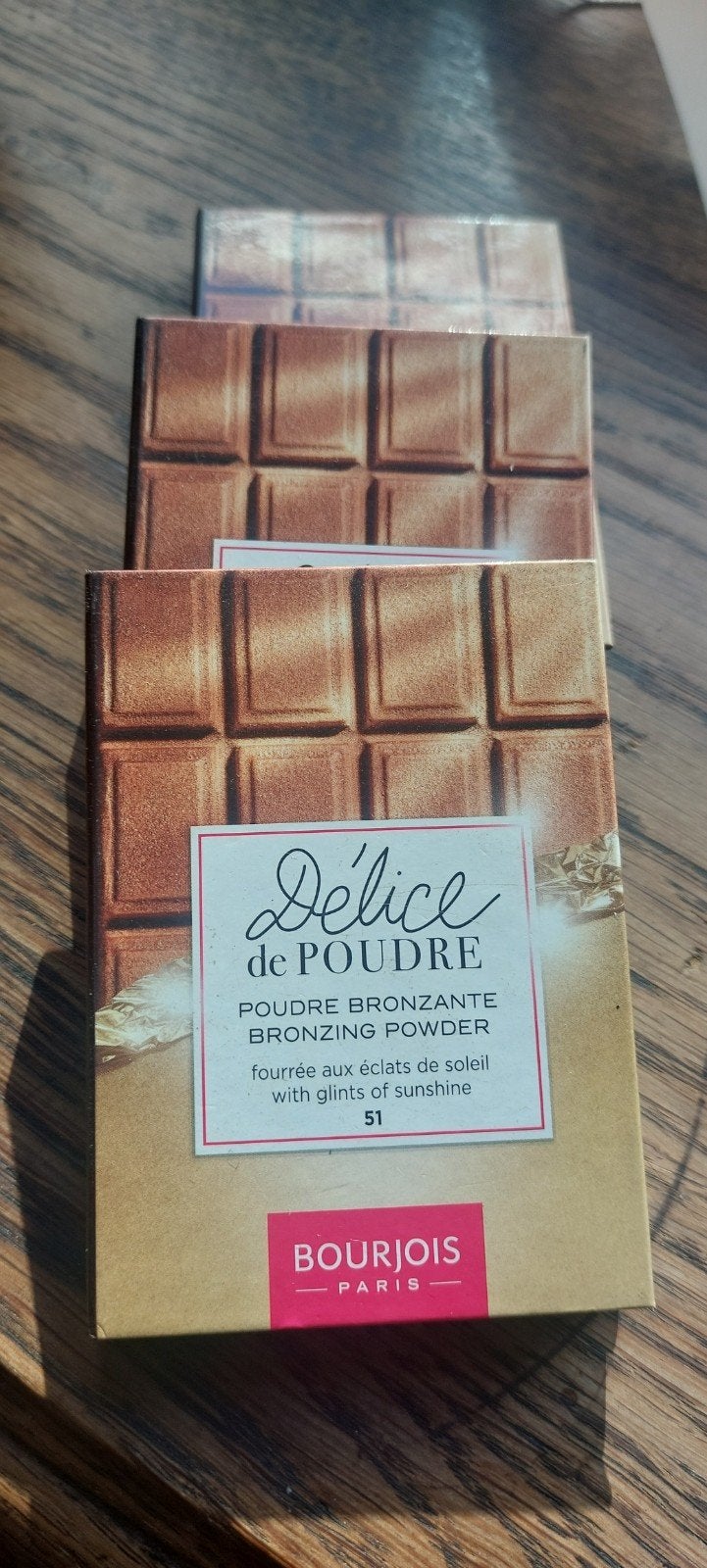 Nieuw 3 x Bourjois Bronzing Poeder Délice de Poudre, Bruin, Gehele gezicht, Nieuw, Ophalen of Verzenden