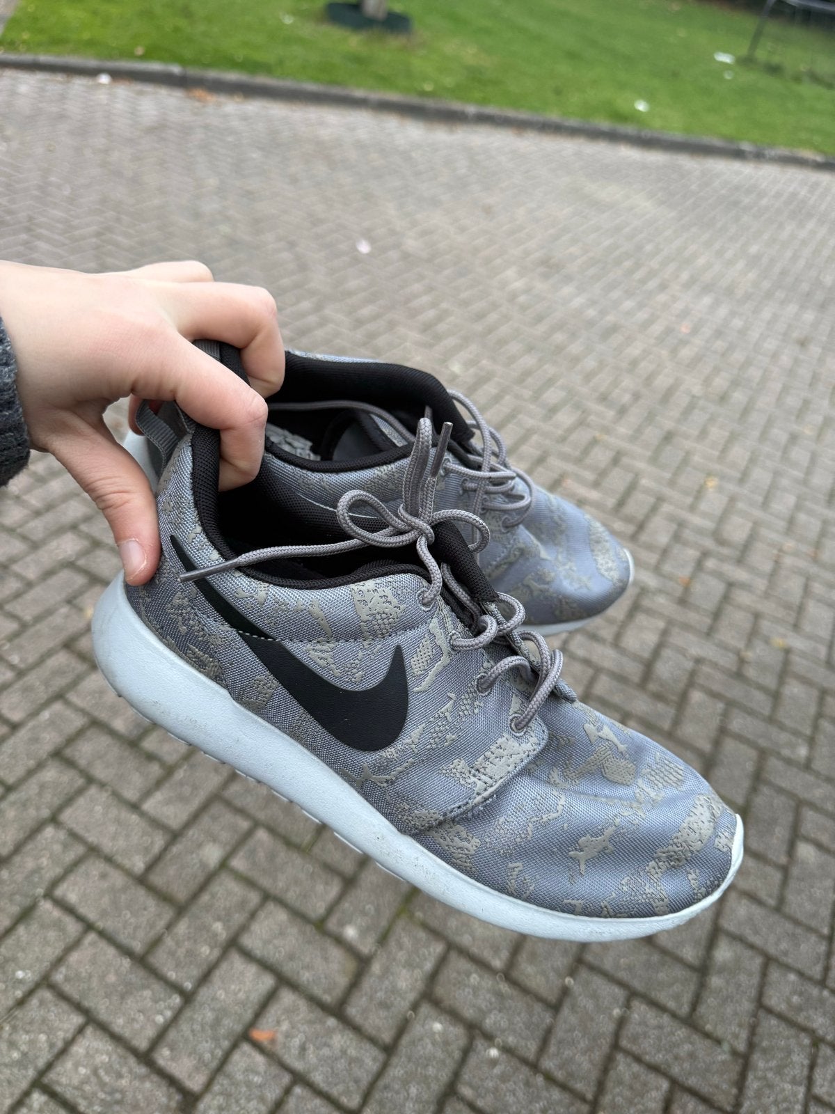 Nike Roshe One sneakers - Maat 37.5 - Grijs met patroon, Ophalen of Verzenden, Gedragen, Grijs, Sneakers of Gympen