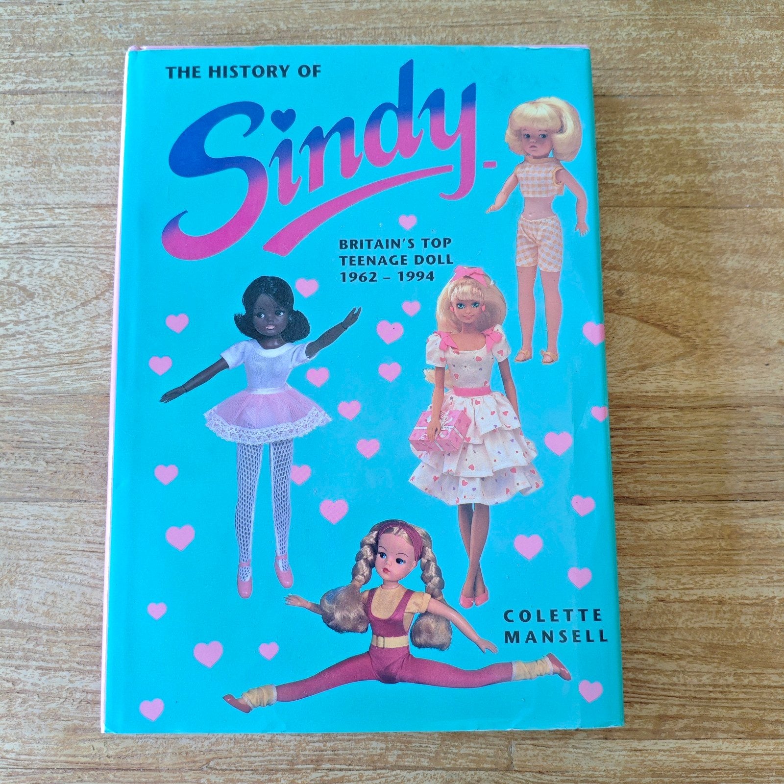 The History of Sindy Sindy Encyclopedie, Ophalen of Verzenden, Zo goed als nieuw, Overige typen