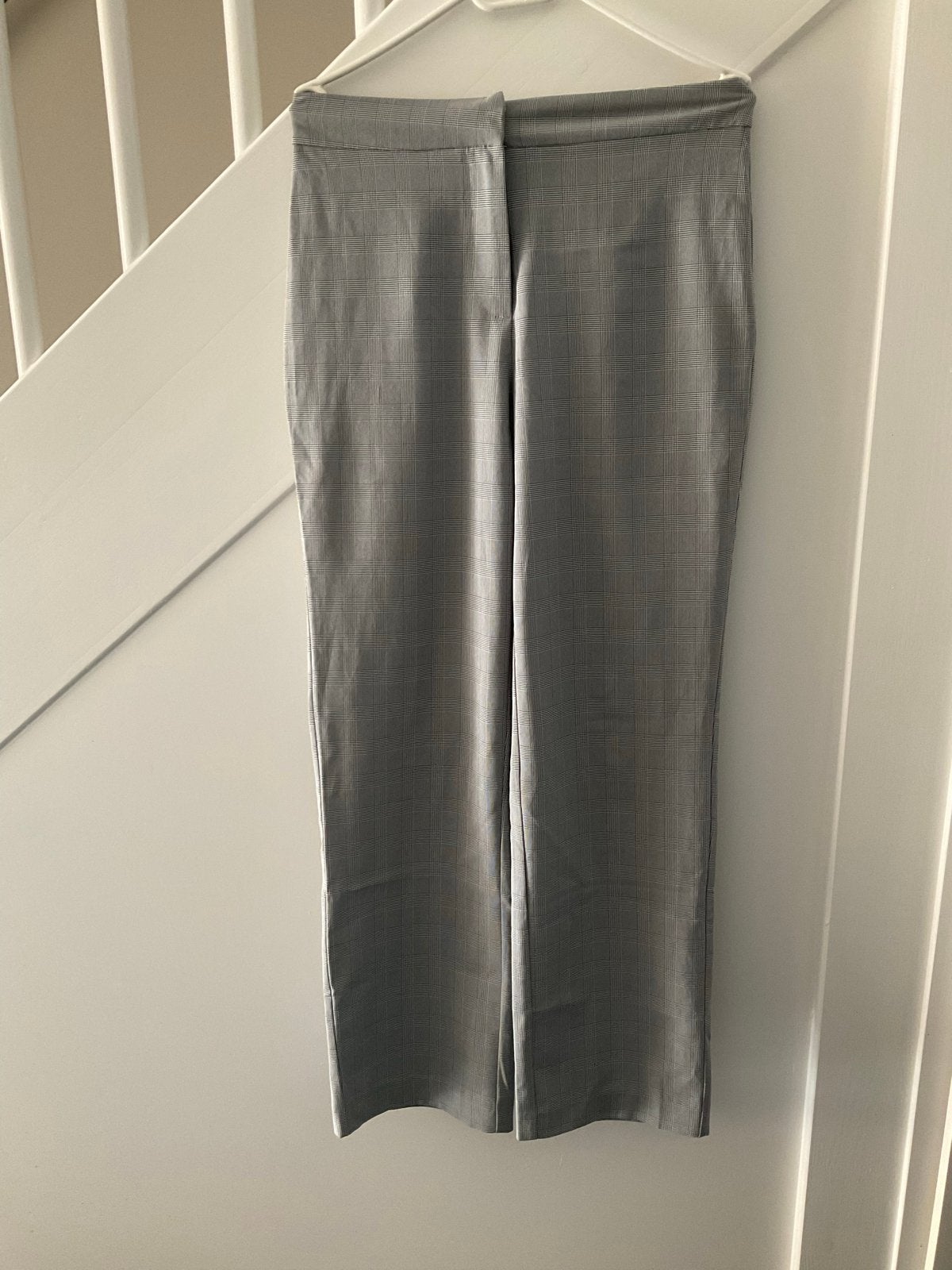 NA-KD geruite broek maat 36, Ophalen of Verzenden, Zo goed als nieuw, Maat 36 (S), Grijs