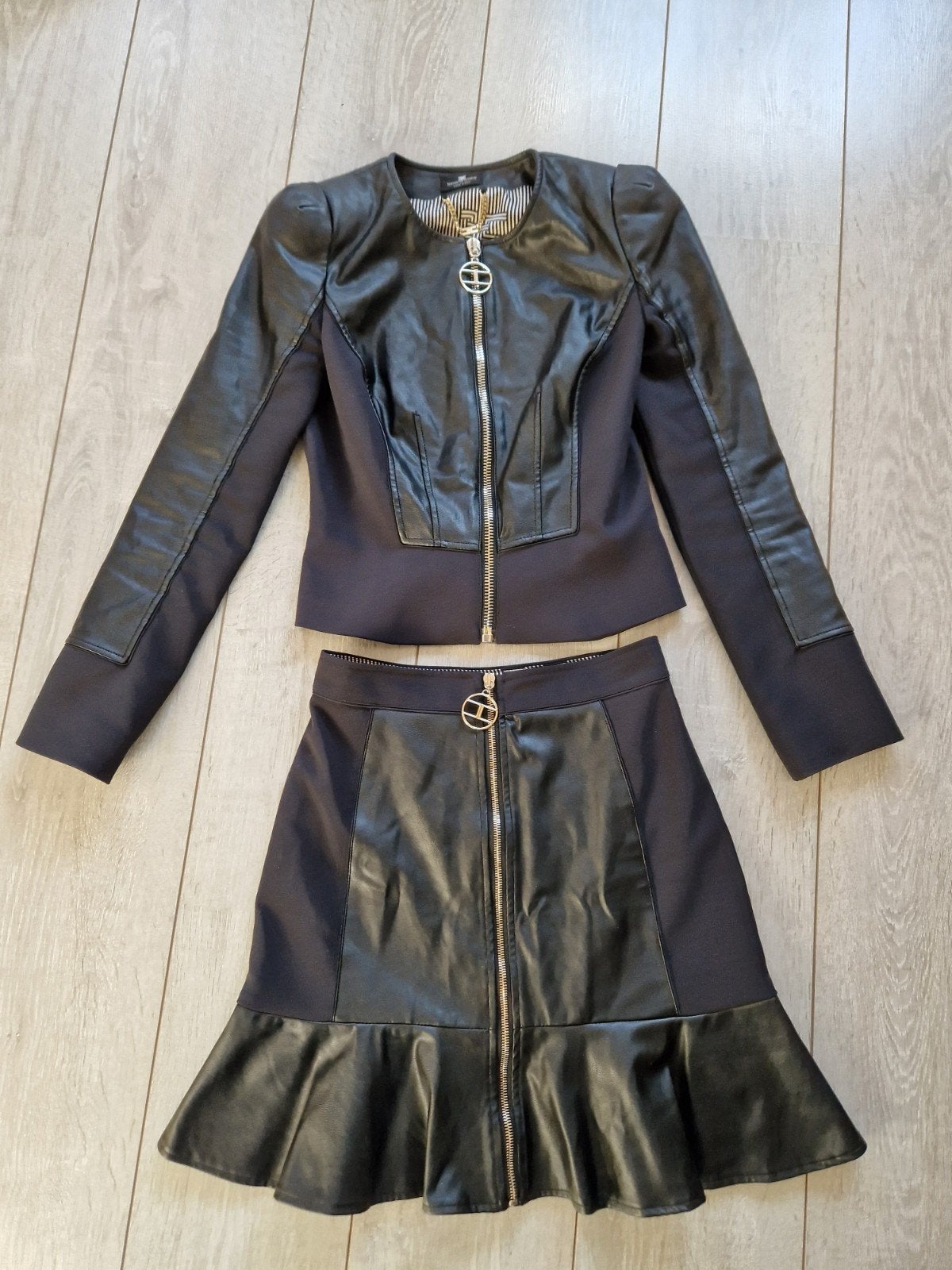 Elisabetta Franchi set jasje en rok, Kleding | Dames, Kostuum of Pak, Elisabetta Franchi, Zwart, Ophalen of Verzenden