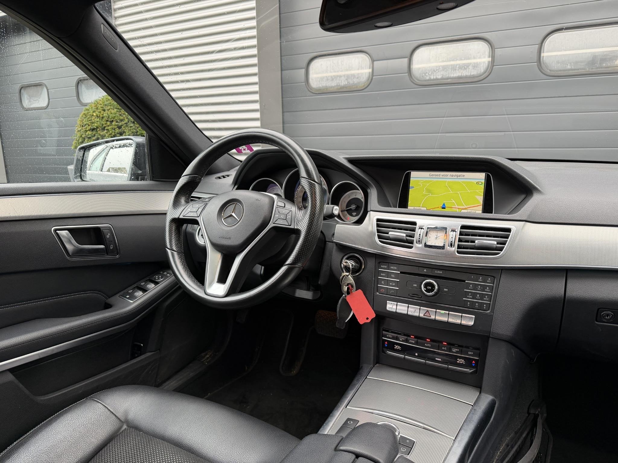 Mercedes-Benz E-klasse Estate 250 Ambition Avantgarde | Pano, Automaat, Achterwielaandrijving, Gebruikt, 4 cilinders