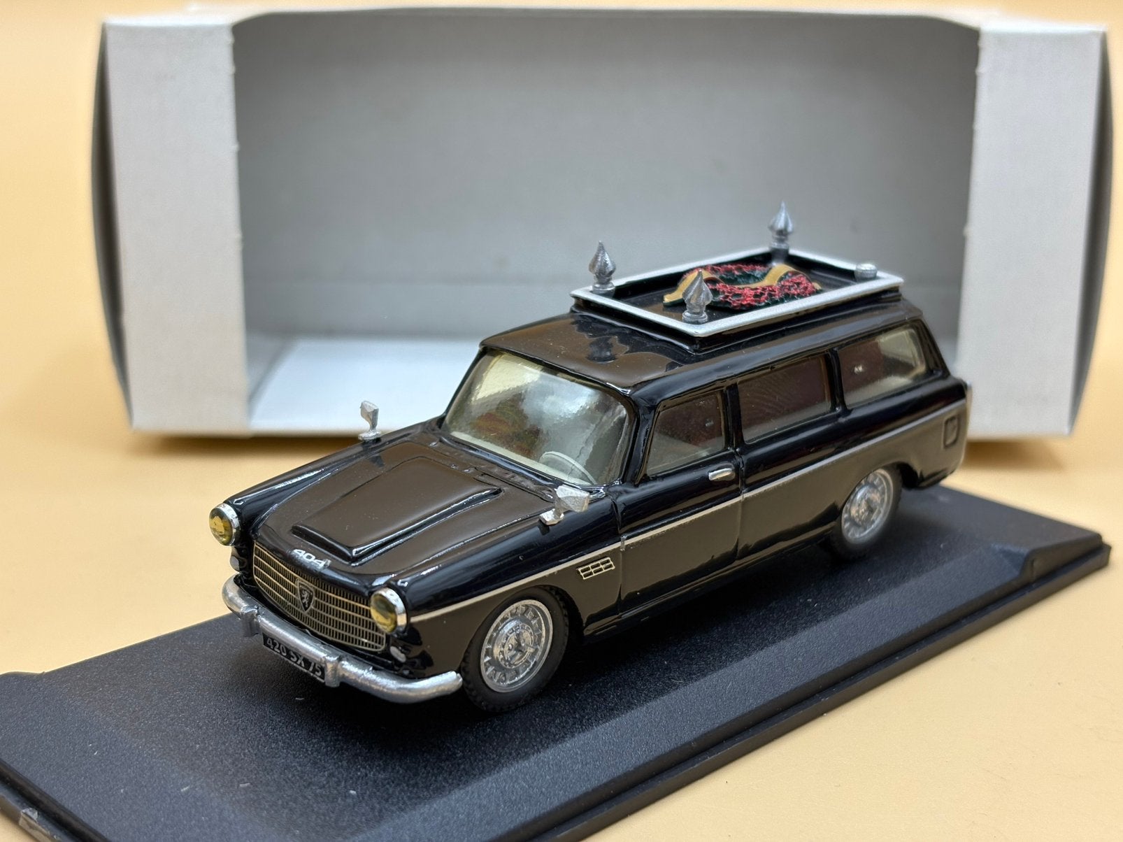 Peugeot 404 Corbillard 1:43 SVM Miniroute, Ophalen of Verzenden, Gebruikt, Auto, Overige merken