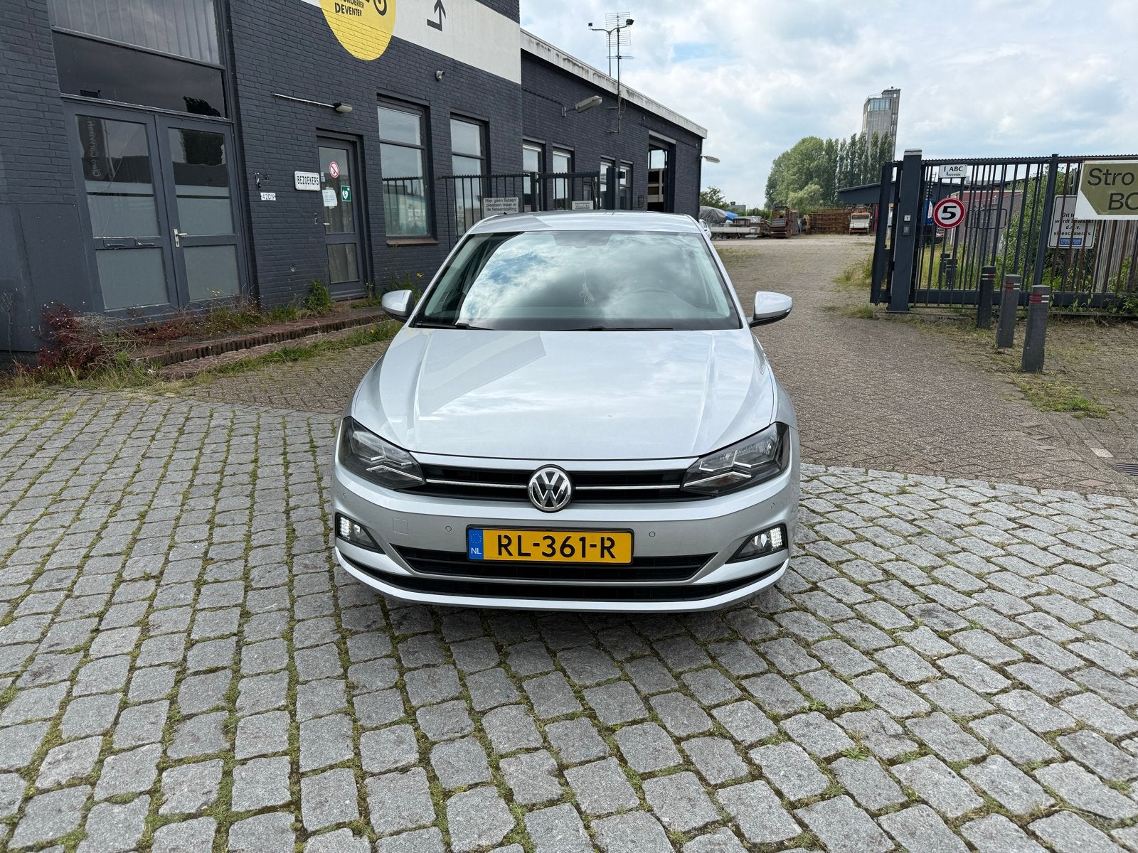 Volkswagen Polo 1.0 TSI  5D BMT 2018 Grijs, Voorwielaandrijving, 40 €/maand, Zwart, 23 km/l