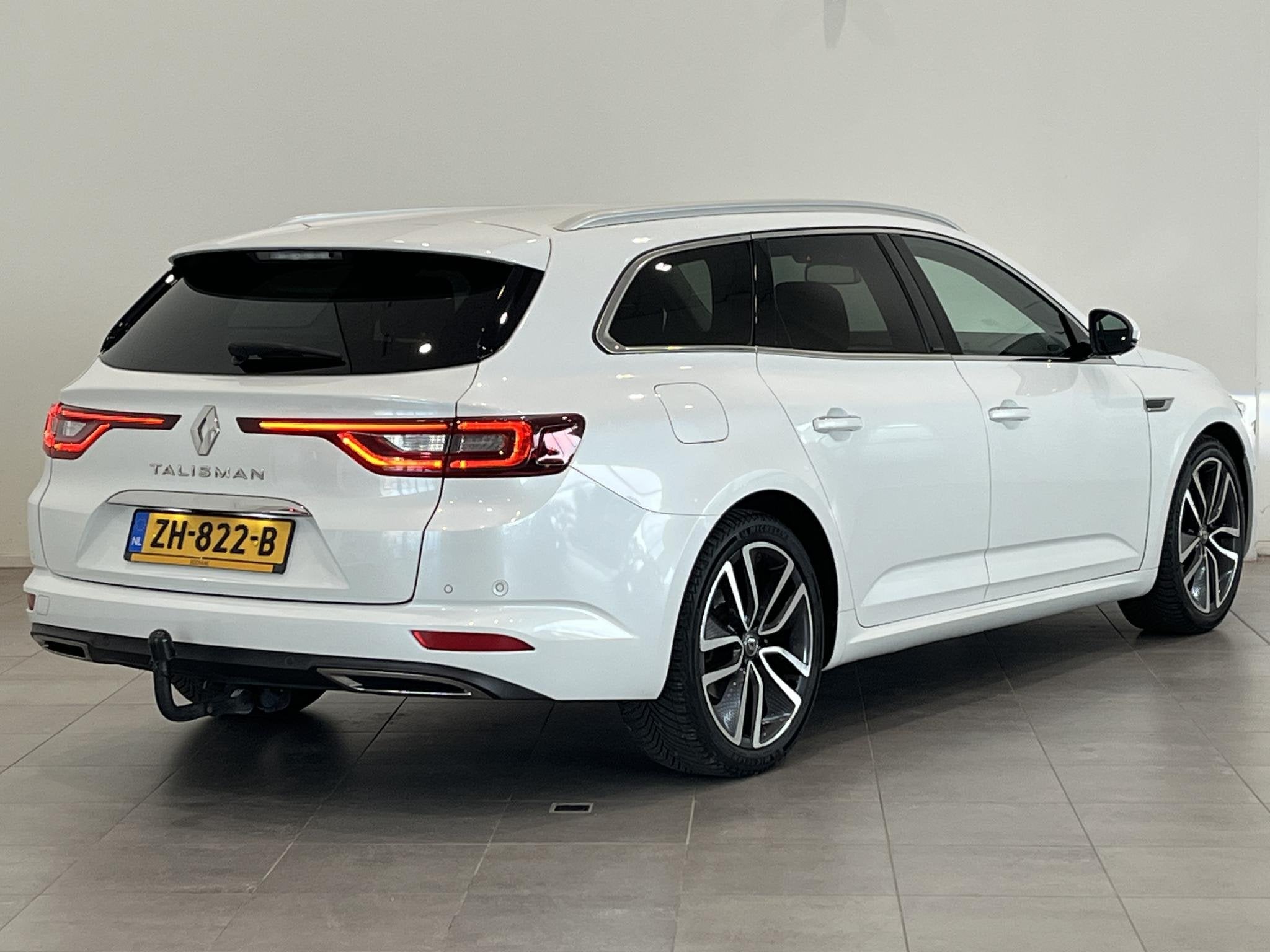 Renault Talisman Estate 1.8 TCe 225 EDC Intens | BOSE | Trek, 4 cilinders, Met garantie (alle), Leder en Stof, Wit