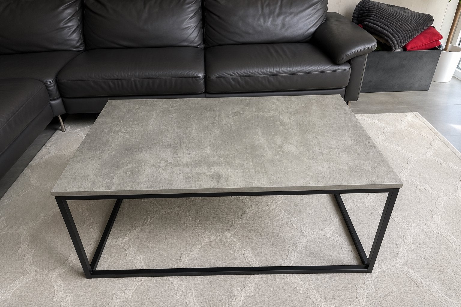 Industriële salontafel 75x115cm beton/zwart metalen frame, Huis en Inrichting, Ophalen, 100 tot 150 cm, 50 tot 100 cm, Zo goed als nieuw
