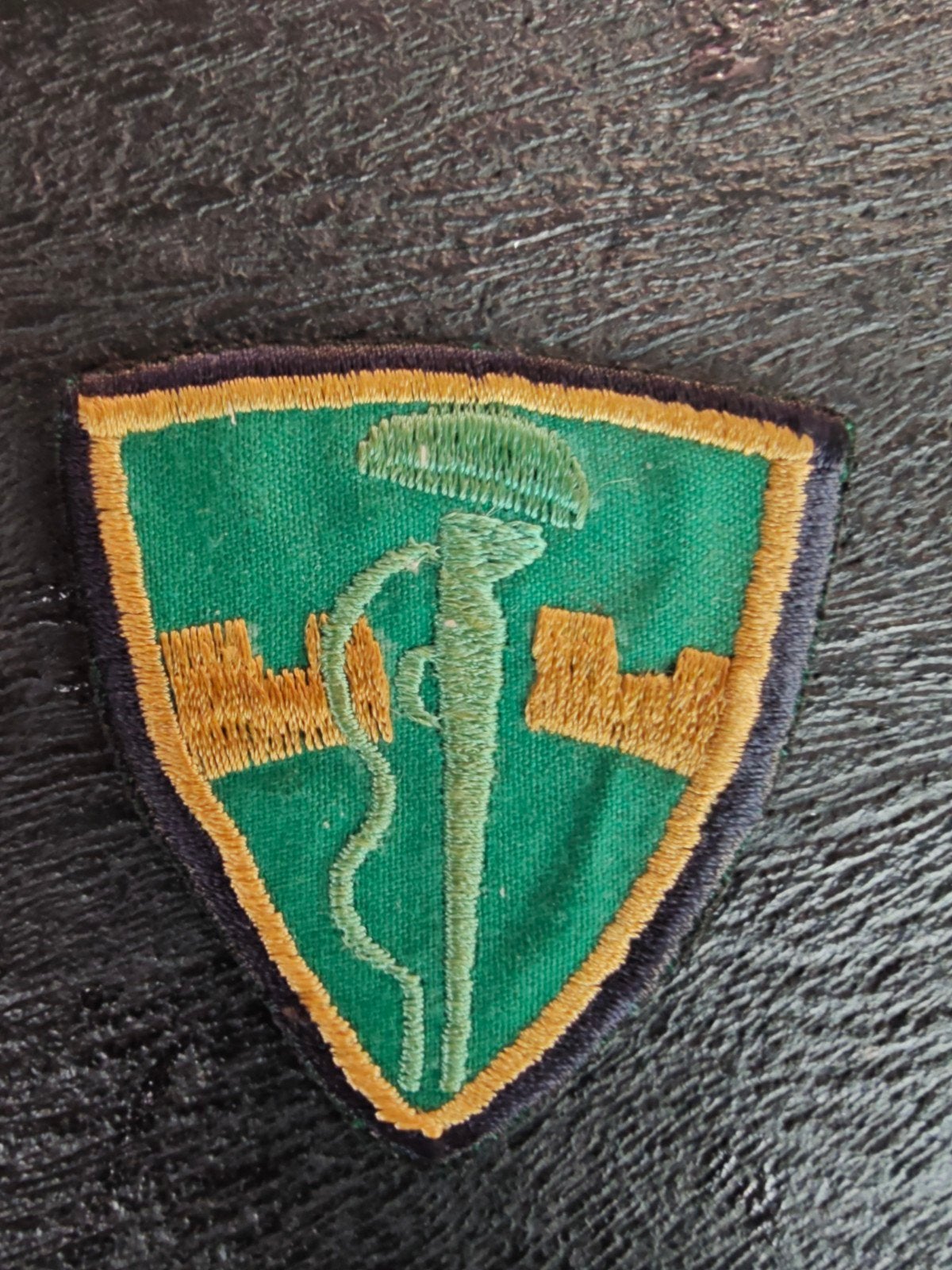 US Army MACV AGAINST THE WAR Vietnam War Beret Patch, Ophalen of Verzenden, Landmacht, Amerika, Embleem of Badge