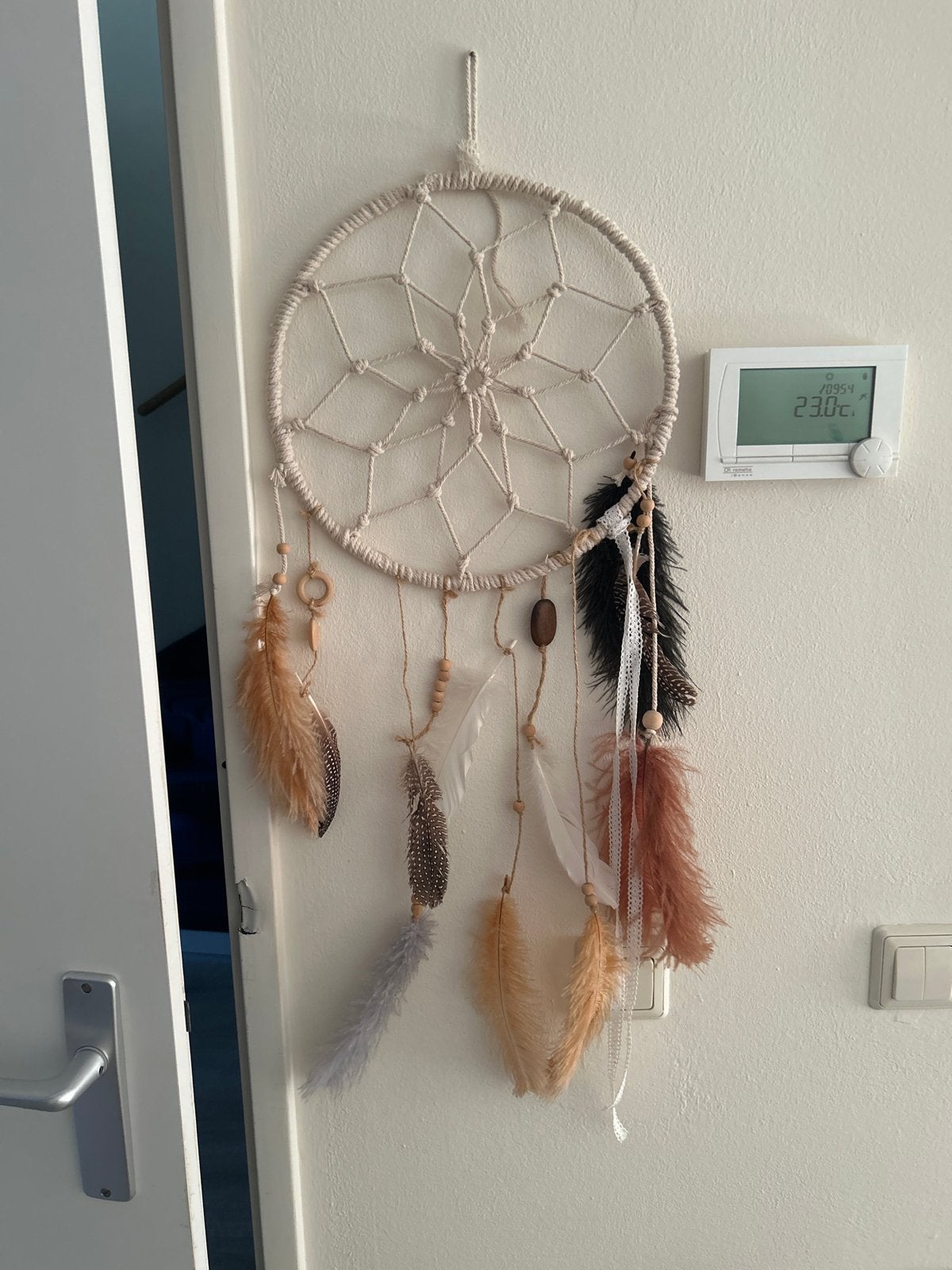 Dromenvanger met veren en kralen, Huis en Inrichting, Meerkleurig, Boho, Ophalen of Verzenden, Zo goed als nieuw