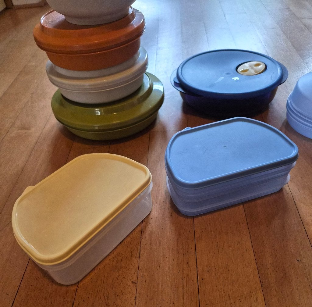 Complete set diverse Tupperware bakjes en schalen, Gebruikt, Overige kleuren, Bewaardoos, Met deksel