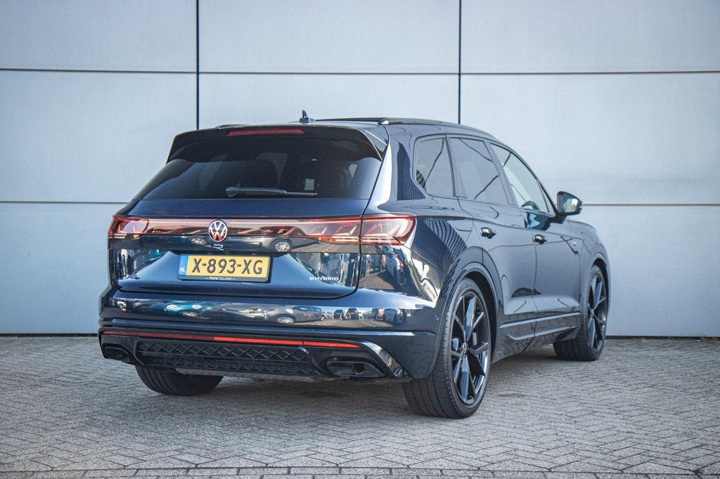 Volkswagen Touareg R 3.0 TSI eHybrid 462pk 4MOTION | Panoram, Auto's, Volkswagen, Automaat, 12 maanden, 14 kWh, Gebruikt
