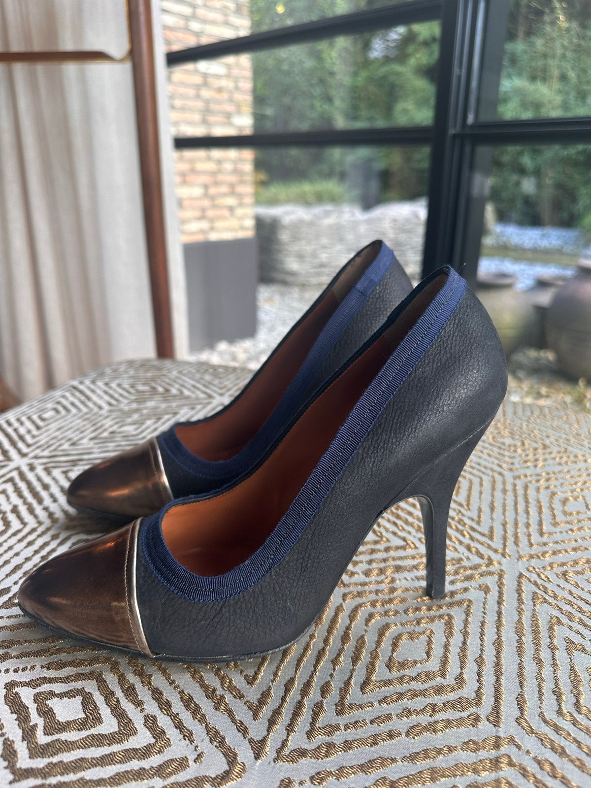 Lanvin Pumps - Zwart/Donkerblauw Leer & Stof - Maat 38, Kleding | Dames, Ophalen of Verzenden, Gedragen, Zwart, Pumps