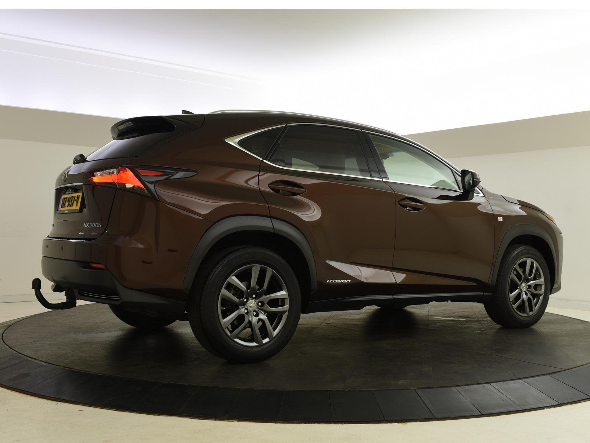 Lexus NX 300h AWD 25th Edition | Beige leder | Stoelverw. |, Auto's, Automaat, 12 maanden, Gebruikt, Euro 6