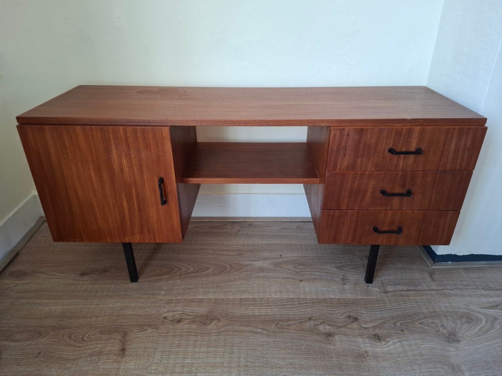 Simpla Lux Mid-Century lowboard/kinderbureau/kaptafel, Met lade(s), Teakhout, Ophalen of Verzenden, Minder dan 150 cm
