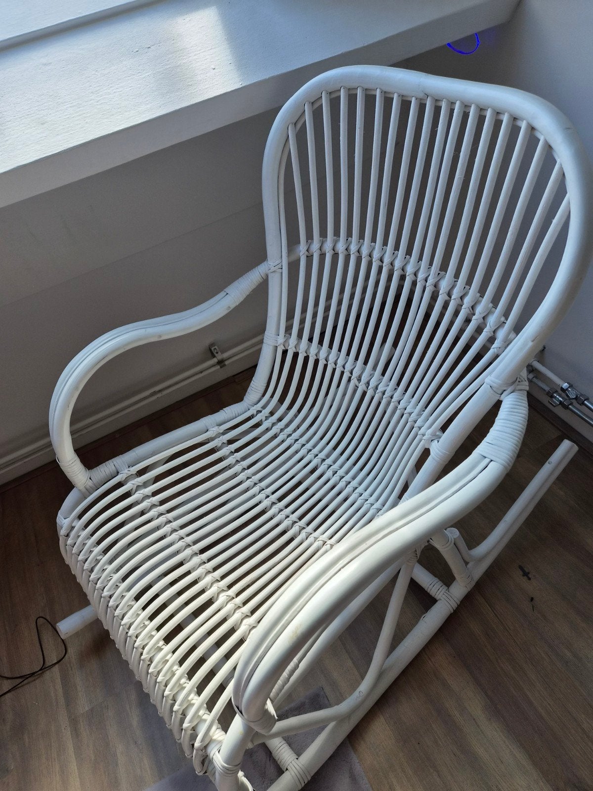 Witte rotan schommelstoel. Rieten stoel, Huis en Inrichting, Stoelen, Ophalen, Wit, Bohemian, Scandinavisch, Riet of Rotan