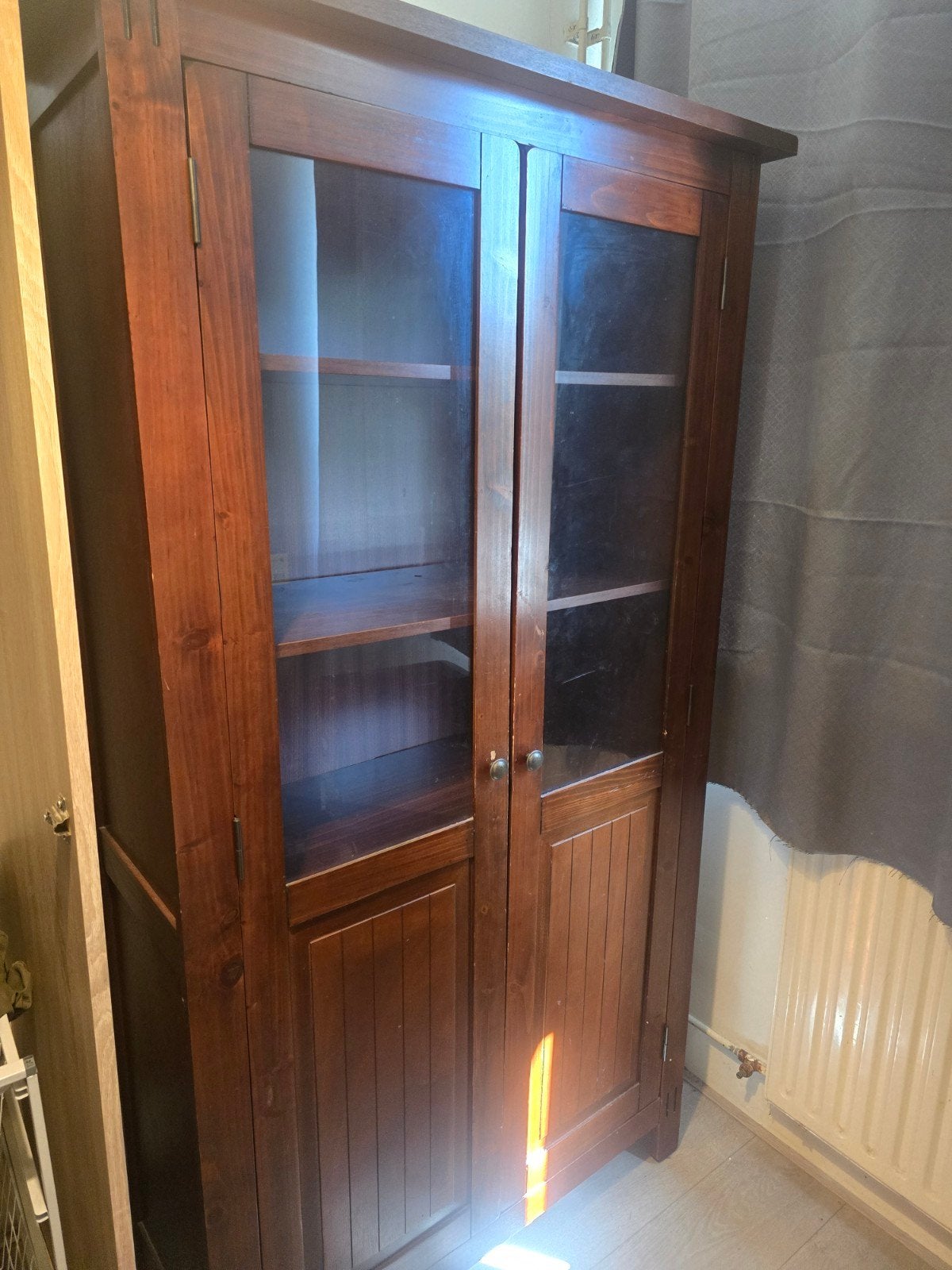 Mooie houten kast met glazen deuren, Ophalen, Glas, 50 tot 100 cm, 150 tot 200 cm