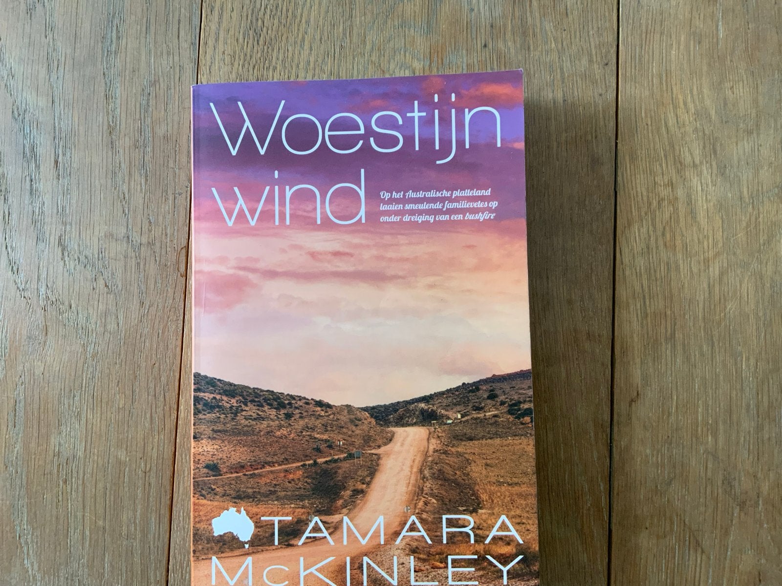 Woestijnwind - Tamara McKinley (roman), Ophalen of Verzenden, Zo goed als nieuw, Wereld overig