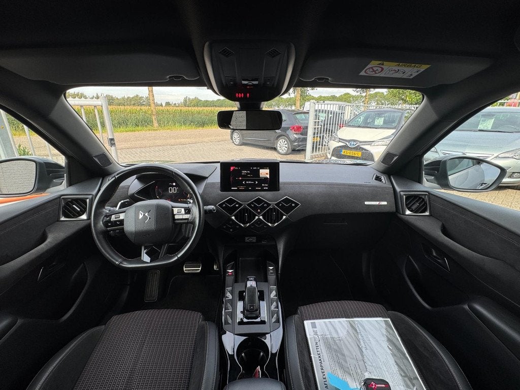 DS 3 Crossback 1.2 PureTech Business AUTOMAAT / PDC / CARPLA, Auto's, DS, Gebruikt, Euro 6, 1180 kg, Grijs