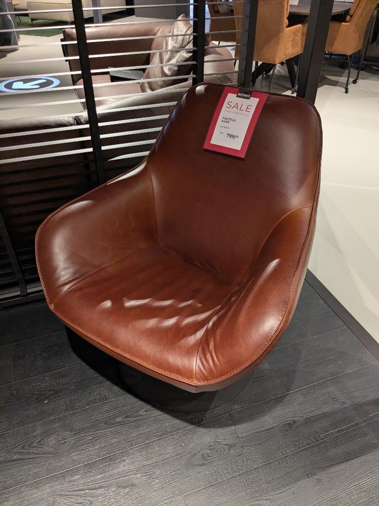 NIEUWE LEDEREN DRAAIFAUTEUIL VOOR SPOTPRIJS, Huis en Inrichting, Ophalen, MODERN, Nieuw, 75 tot 100 cm