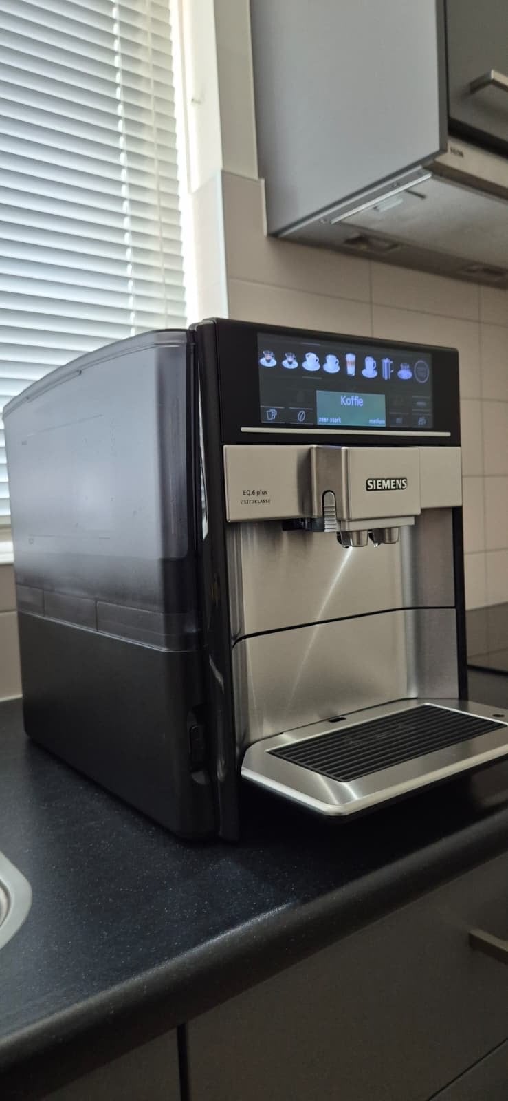 Siemens EQ.6 plus Extra Klasse s700 volauto. koffiemachine, 10 kopjes of meer, Zo goed als nieuw, Combi, Afneembaar waterreservoir