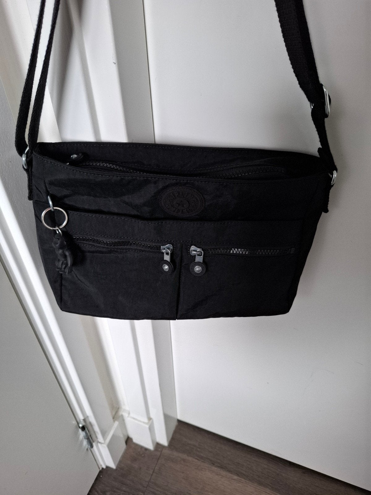 Nieuw Kipling Schoudertasje Zwart - New Angie Black Noir, Ophalen of Verzenden, Nieuw, Zwart, Kipling