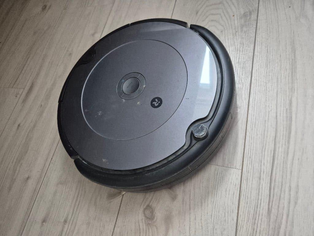 iRobot Roomba 697 incl. 2 virtual walls, Gebruikt, IRobot, Ophalen of Verzenden, Robotstofzuiger