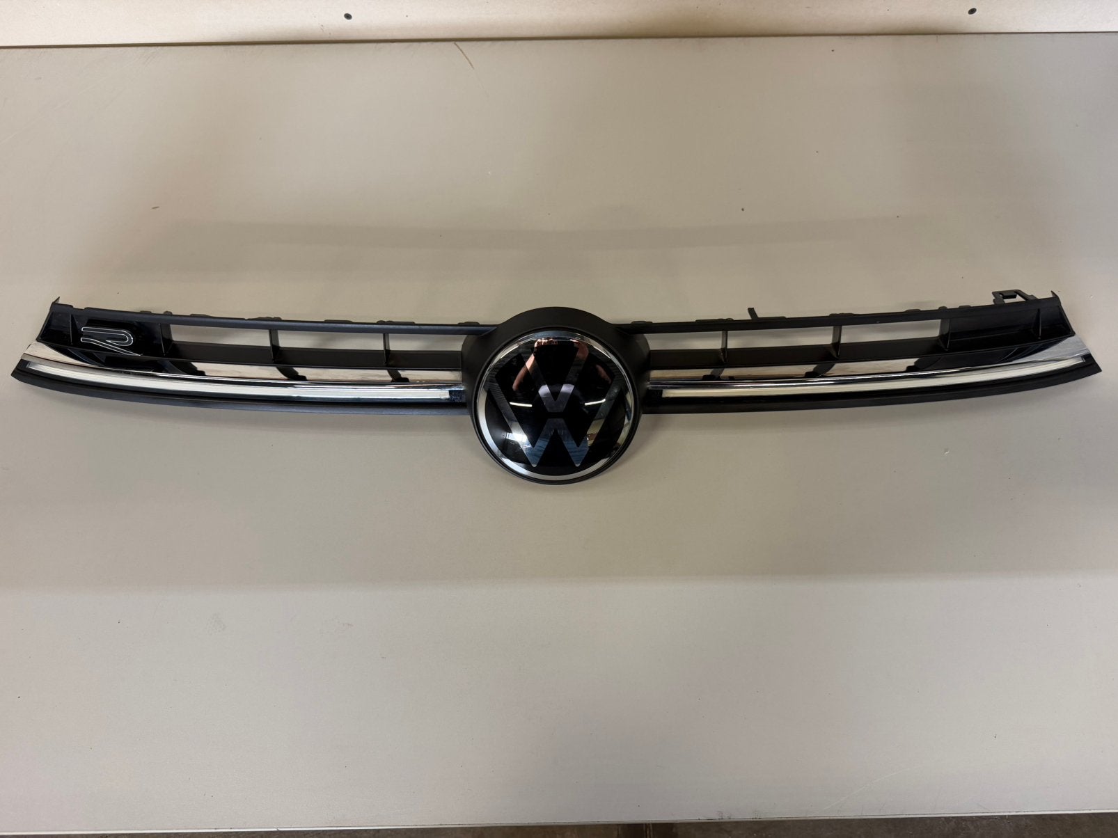 VW POLO 2G R-LINE GRILLE 2G0853601N Compleet ZGAN, Gebruikt, VW, Ophalen of Verzenden, VW