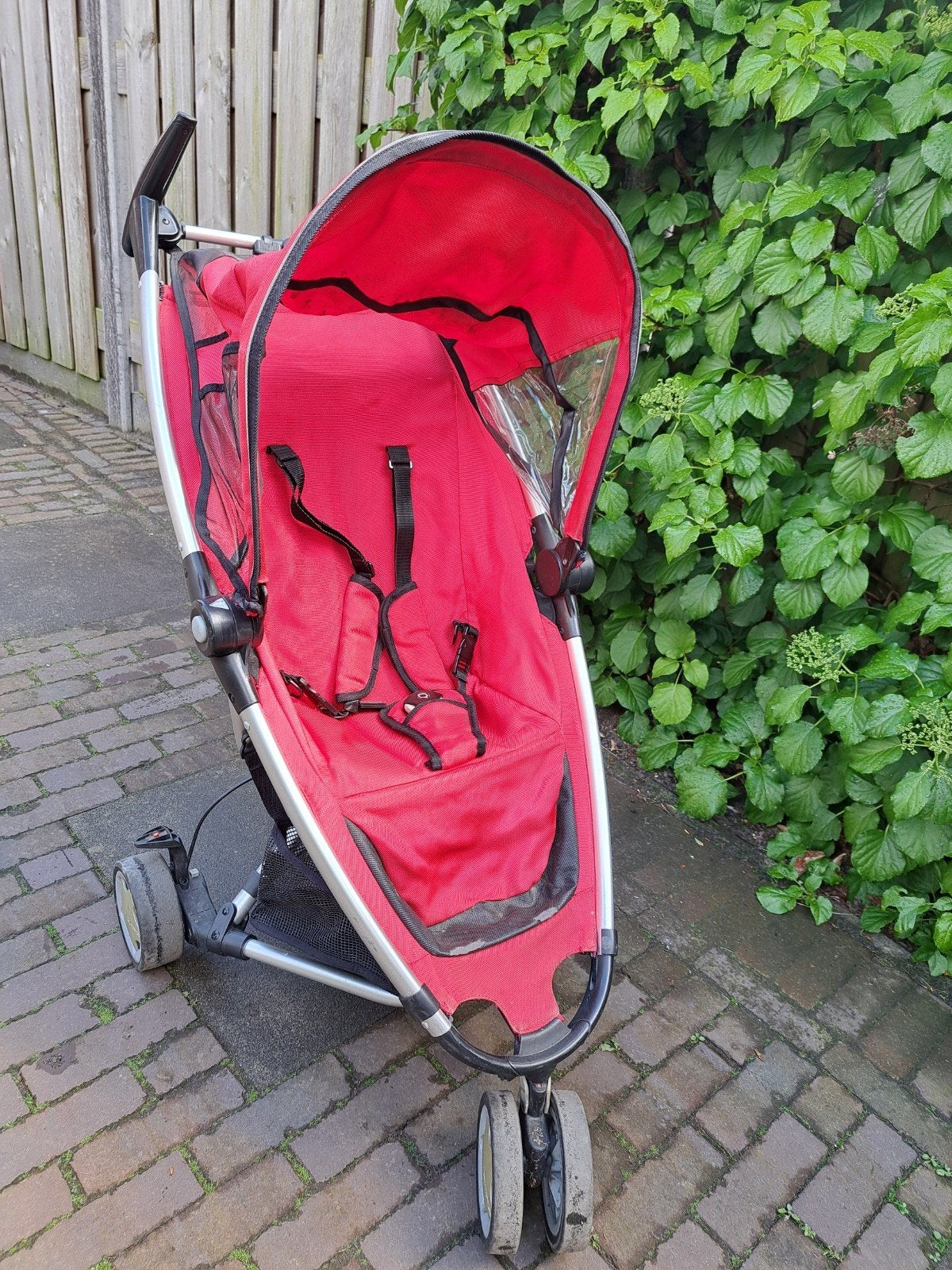 Rode buggy met zonnekap en netje, Kinderen en Baby's, Buggy's, Ophalen, Gebruikt, Overige merken, Verstelbare rugleuning