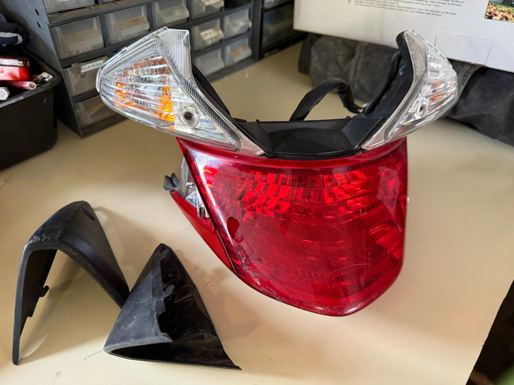 achterlichtunit voor een Honda Vision 110-scooter., Ophalen of Verzenden, Gebruikt, Koplamp
