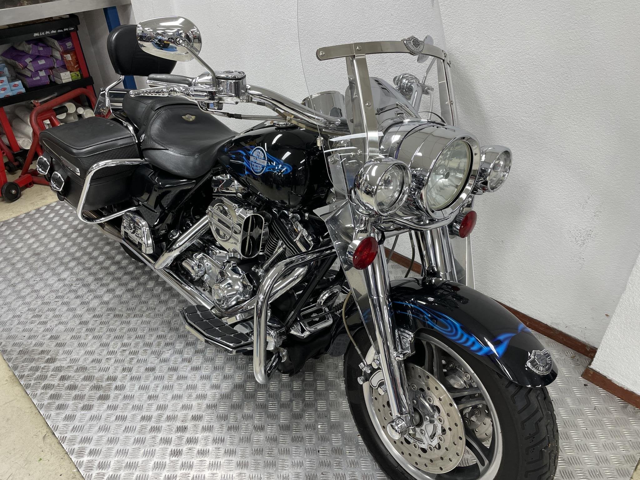 Harley Davidson FLHRC ROAD KING CUSTOM 100 TH.ANNIVERSARY BO, Laan van Vredenoord 33
2289 DA  Rijswijk, NL, H-DCUSTOMERSERVICE@Harley-Davidson.com