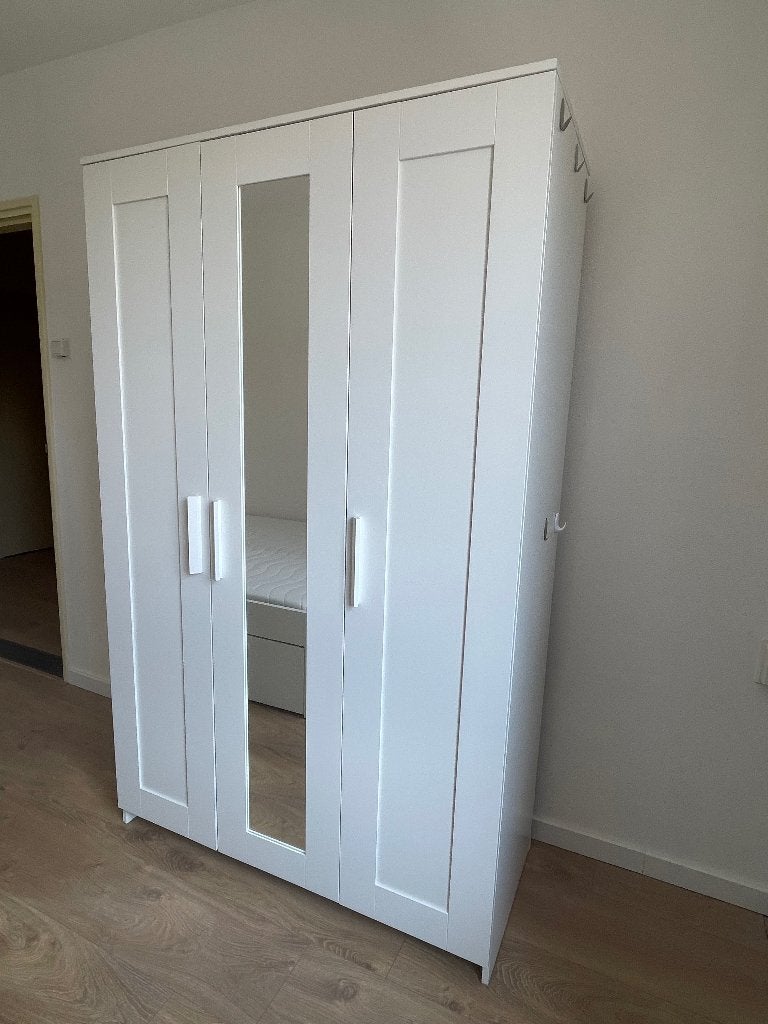 Closet white with mirror (IKEA), Ophalen, Met deur(en), 100 tot 150 cm, Zo goed als nieuw