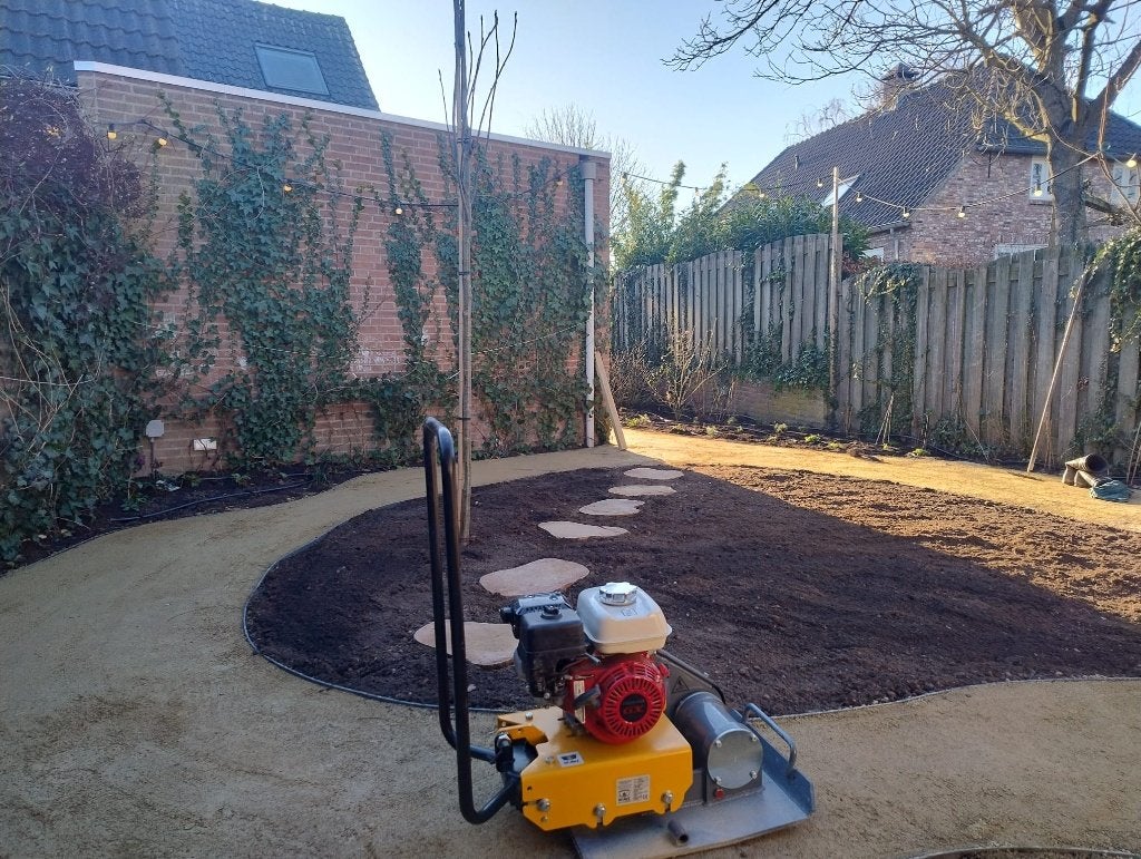 TE HUUR: Trilplaat 13 kN (incl. bezorging) huren verhuren, Tuin en Terras, Hand-tuingereedschap, Ophalen of Verzenden, Zo goed als nieuw